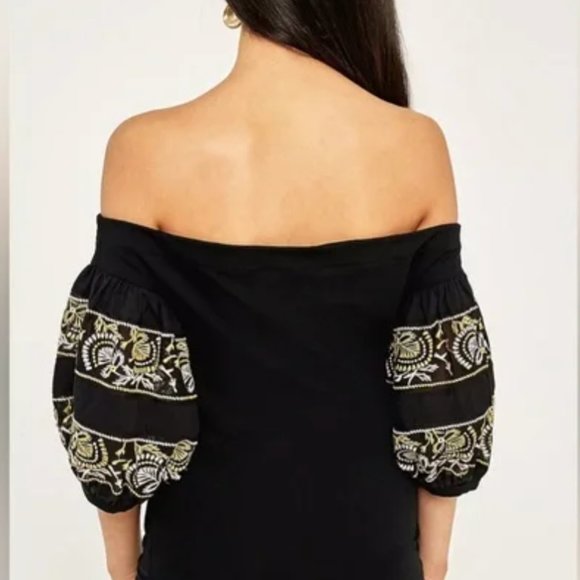 Free People Rock With It Shirt- Off Shoulder - Embroidered size Small PREOWNED - Picture 5 of 5